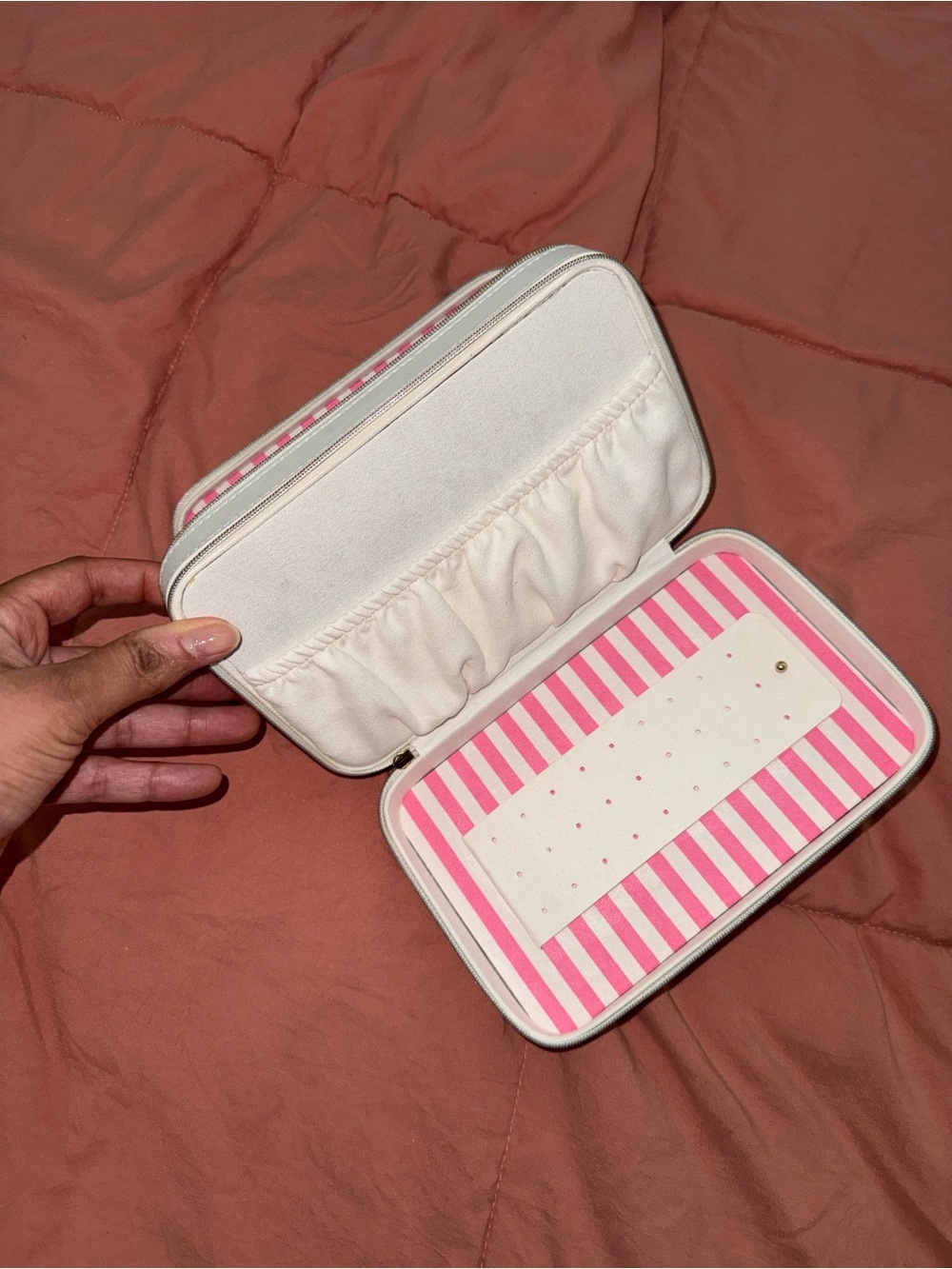 Travel jewelry organizer
